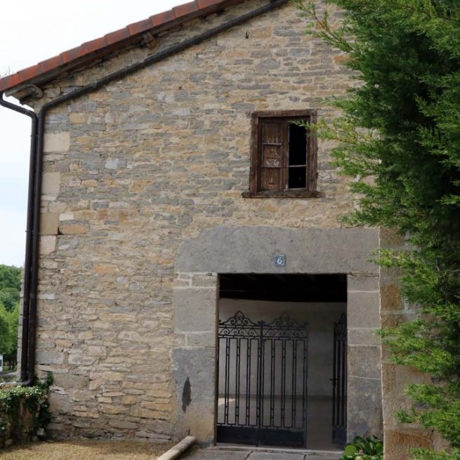 Trespuentesko Santiago Apostolu elizako elizperako sarbidea