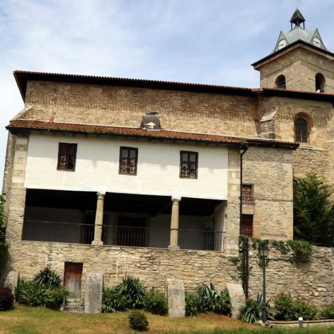 Trespuentesko Santiago Apostoluaren eliza, alboan